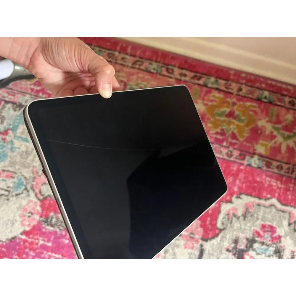 Apple iPadPro 11”(2nd Gen, 256GB, Wi-Fi)+Apple Pencil & Keyboard–Great Condition